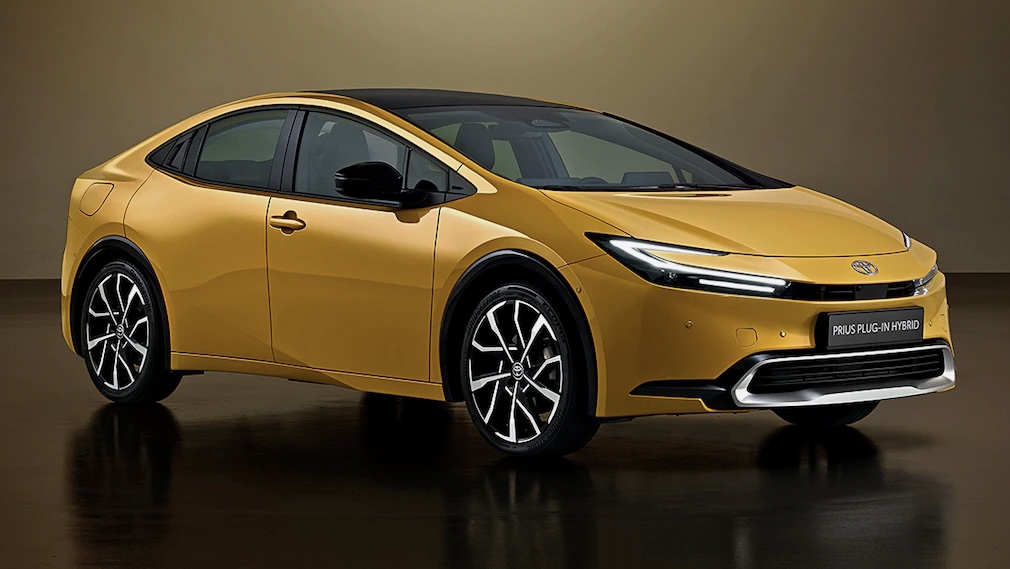 Toyota Prius Plug9in Hybrid atara review 