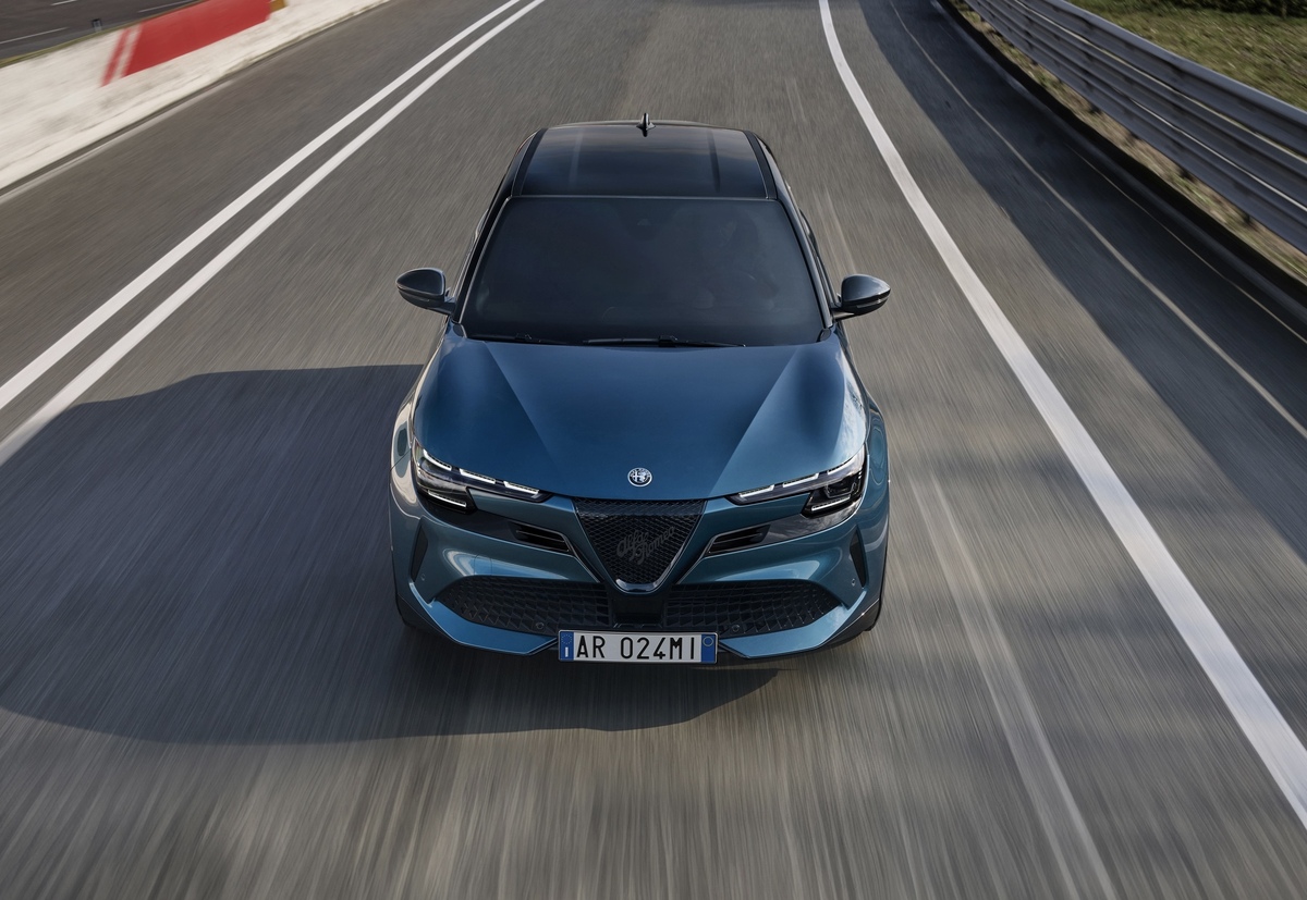 Alfa Romeo Junior Ibrida atara.bg review 