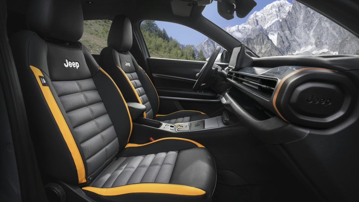 Jeep Avenger interior 