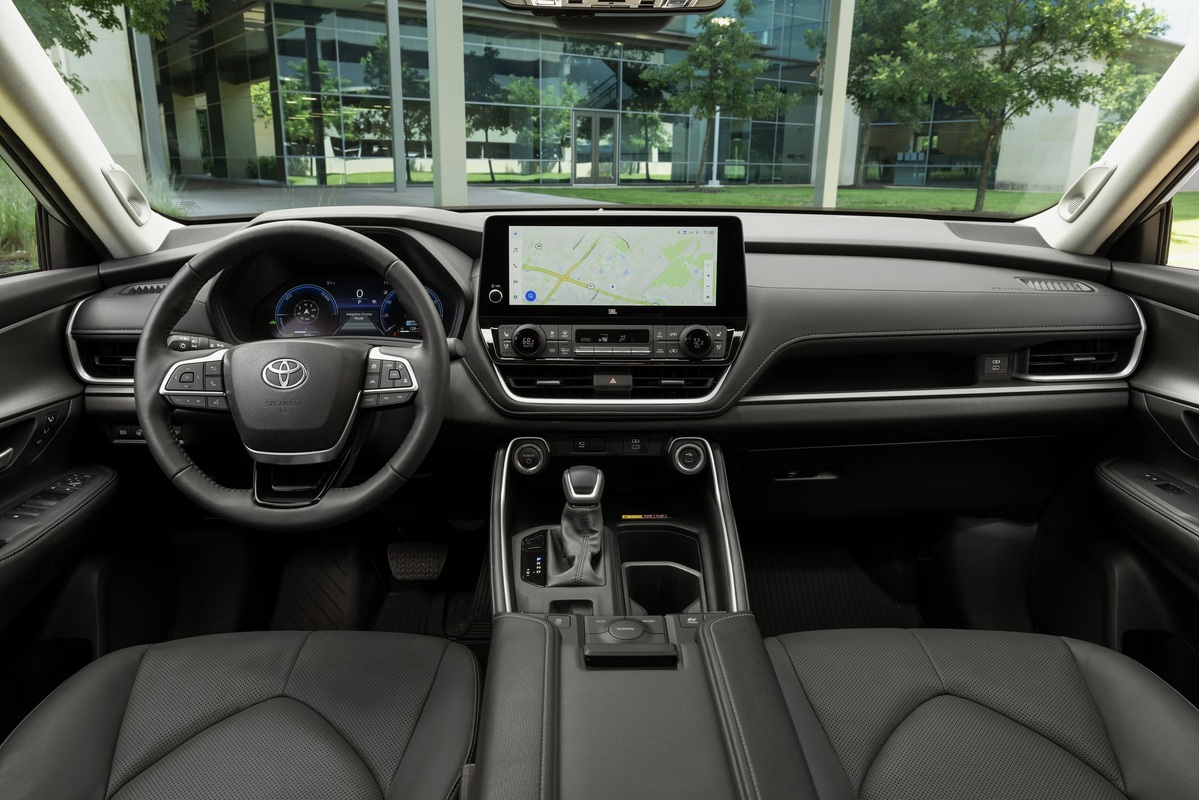 Toyota Highlander 2025 interior 