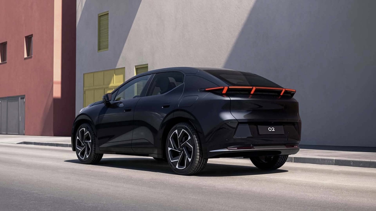 Lynk & Co new 02 model 