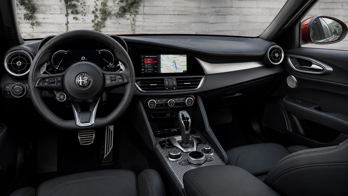 Alfa Romeo Giulia Interior 