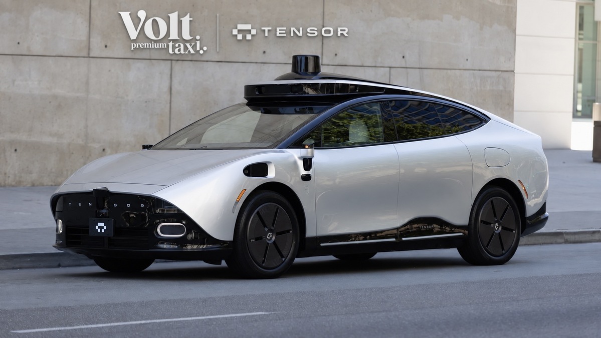 Volt Premium Taxi и Tensor роботаксита в София