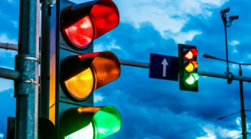 Светофарна щора на бул. „Евлоги и Христо Георгиеви“ крие зеления сигнал. Каква е целта?