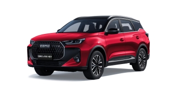 EBRO s700 HEV: 224 к.с., 5,7 л/100 км и комфорт за петима
