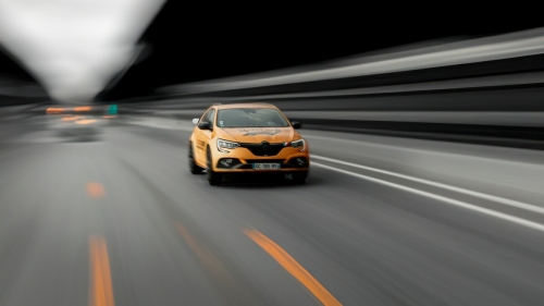 Кои функции на съвременните автомобили наистина имат значение за твоята безопасност?