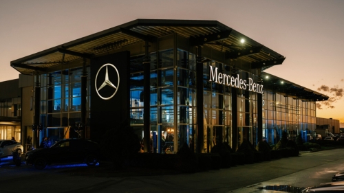 Собственикът на Toyota у нас купува дистрибутора на Mercedes