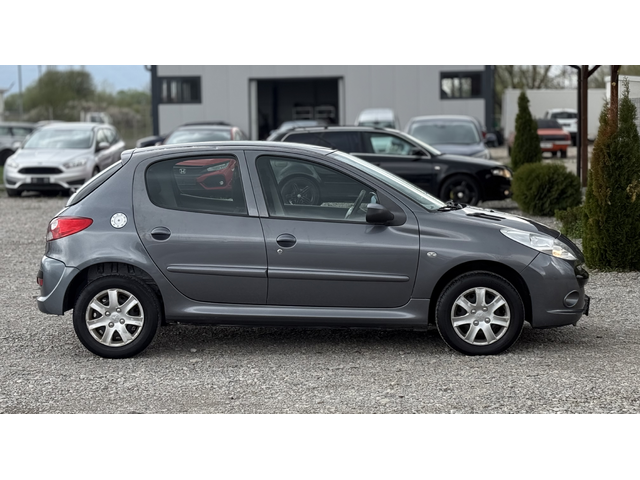 + 1.4i 75к.с *Климатик* - автомобили, коли, обяви за нови и употребявани 7