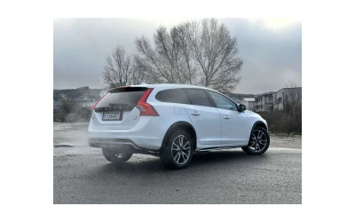 2015-volvo-v60-cross-country - 5