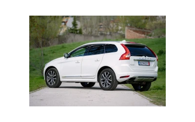 2016-volvo-xc60-t5-premium - 3