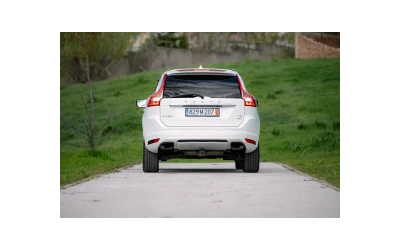 2016-volvo-xc60-t5-premium - 4