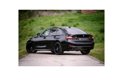 2020-bmw-330-xdrive - 3