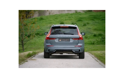 2022-volvo-xc60-b6-r-design - 4