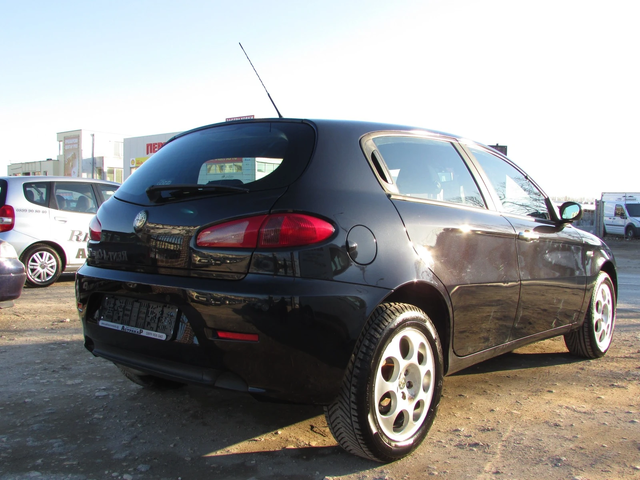 Alfa Romeo 147 1.6i EURO4 - автомобили, коли, обяви за нови и употребявани 4