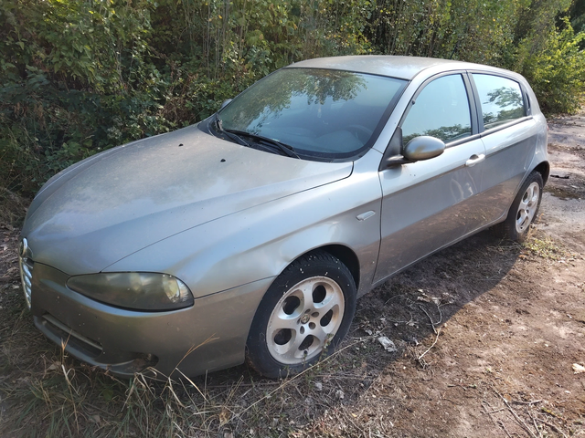 Alfa Romeo 147 1, 6i  KLIMA - автомобили, коли, обяви за нови и употребявани 0