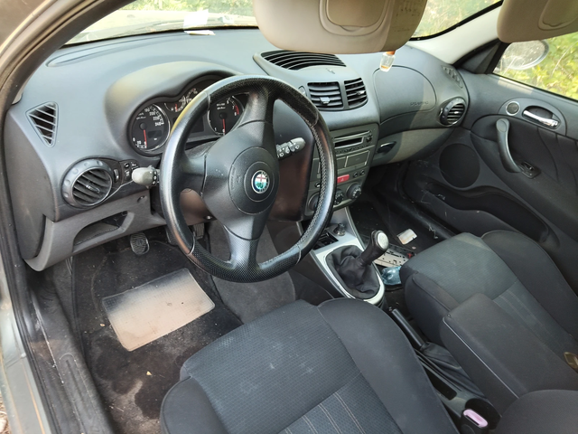 Alfa Romeo 147 1, 6i  KLIMA - автомобили, коли, обяви за нови и употребявани 4