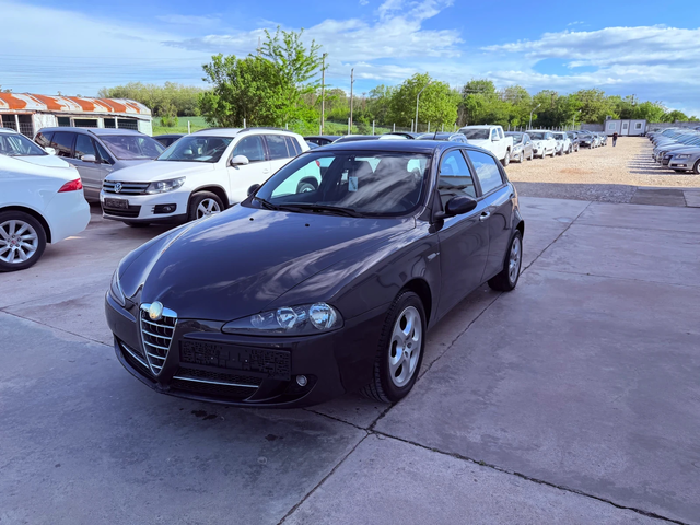 Alfa Romeo 147 1.6i 16V* GPL-Metano* UNIKAT* - автомобили, коли, обяви за нови и употребявани 1