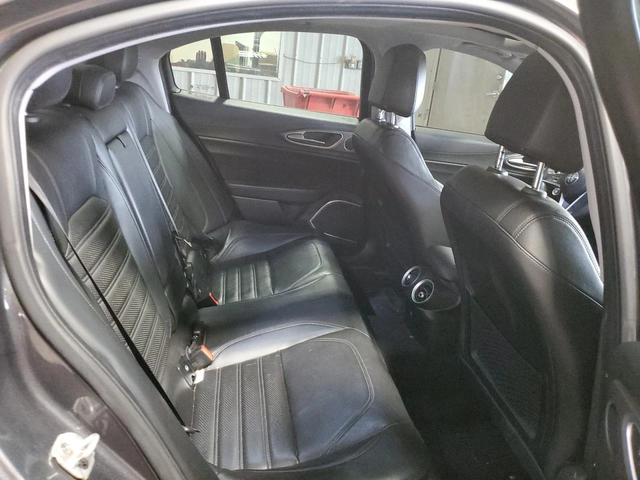 Alfa Romeo Giulia Q4/KEYLESS/ОБДУХВАНЕ/КАМЕРА - автомобили, коли, обяви за нови и употребявани 9