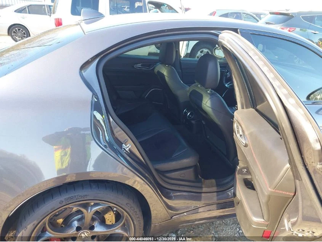 Alfa Romeo Giulia 2017 ALFA ROMEO GIULIA QUADRIFOGLIO RWD - автомобили, коли, обяви за нови и употребявани 10