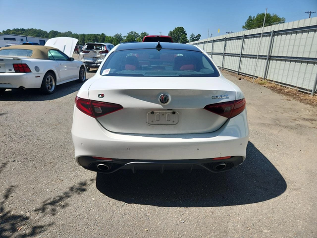 Alfa Romeo Giulia 2017 ALFA ROMEO GIULIA TI - автомобили, коли, обяви за нови и употребявани 4