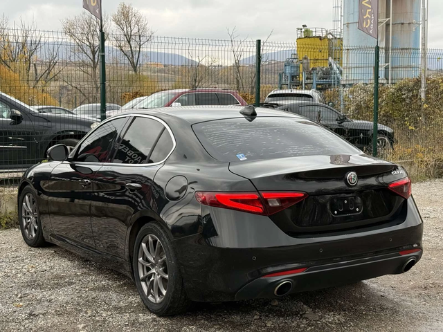 Alfa Romeo Giulia 2.0T* RWD - автомобили, коли, обяви за нови и употребявани 3