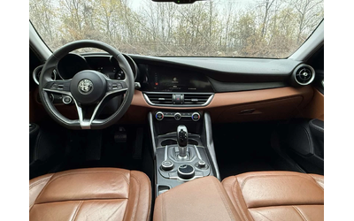 Alfa Romeo Giulia 2.0T* RWD - автомобили, коли, обяви за нови и употребявани 7