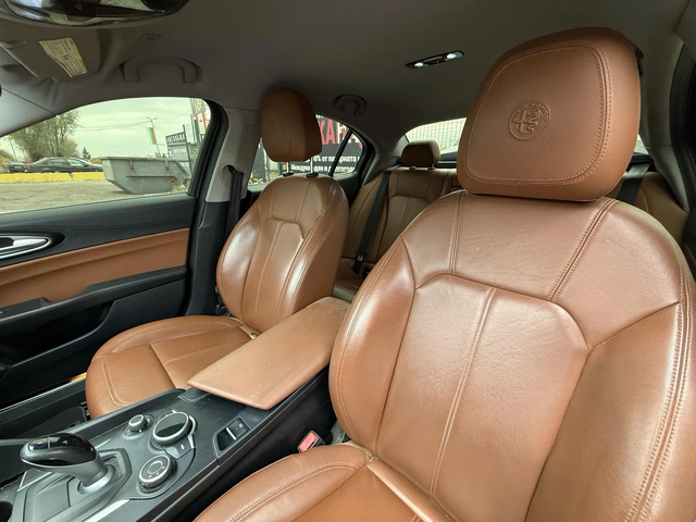 Alfa Romeo Giulia 2.0T* RWD - автомобили, коли, обяви за нови и употребявани 8