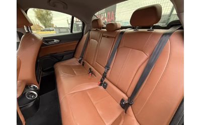 Alfa Romeo Giulia 2.0T* RWD - автомобили, коли, обяви за нови и употребявани 9