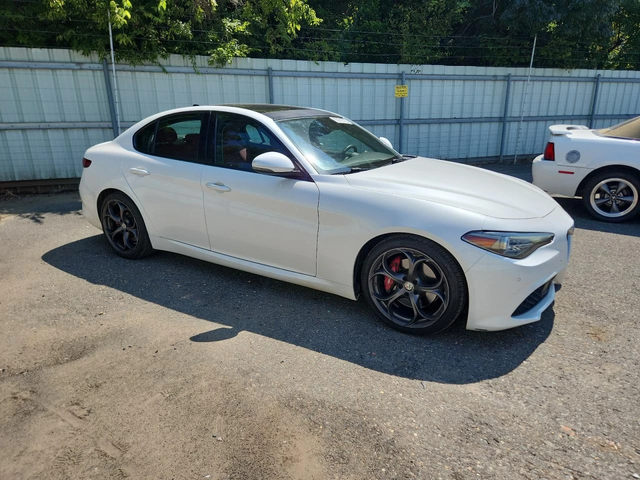 Alfa Romeo Giulia 2.0* TI* РЕАЛНИ КМ* ПЕРФЕКТНА - автомобили, коли, обяви за нови и употребявани 1