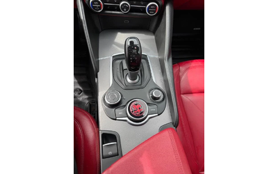 Alfa Romeo Giulia Ti Sport Q4* HARMAN KARDON* KEYLESS* ПОДГРЕВ* - автомобили, коли, обяви за нови и употребявани 13