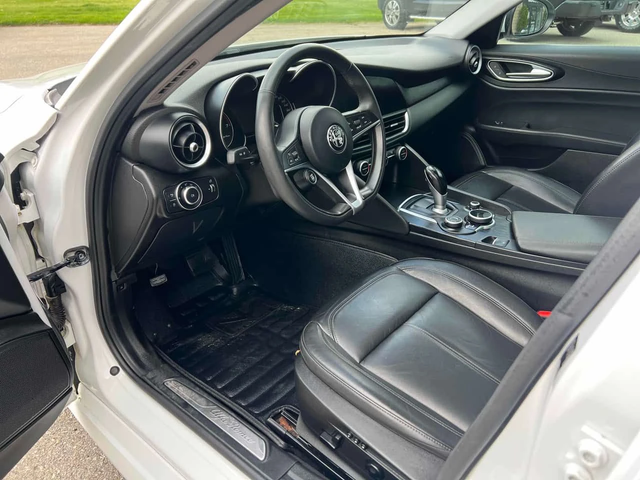Alfa Romeo Giulia * Q4 * ПОДГРЕВ * NAVI * ZF8 - автомобили, коли, обяви за нови и употребявани 4