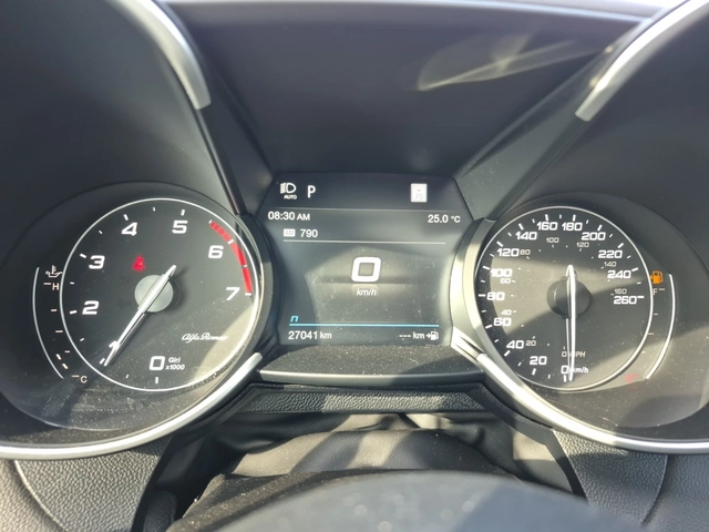 Alfa Romeo Giulia VELOCE/AWD/H&K/Distronic/RED Interior - автомобили, коли, обяви за нови и употребявани 10