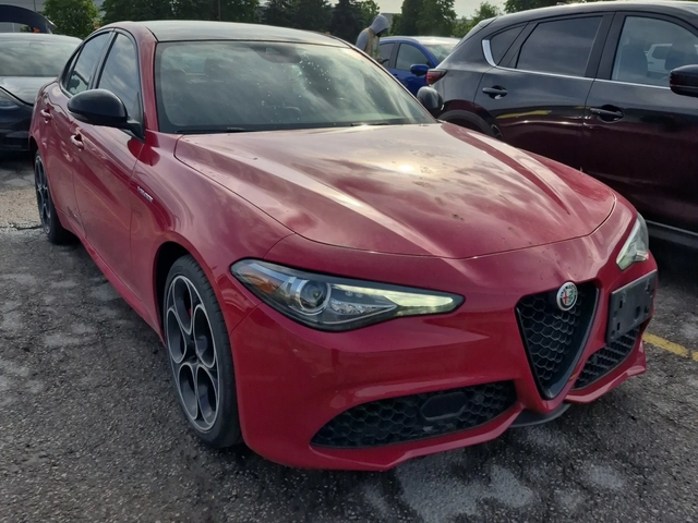 Alfa Romeo Giulia VELOCE/AWD/H&K/Distronic/RED Interior - автомобили, коли, обяви за нови и употребявани 1