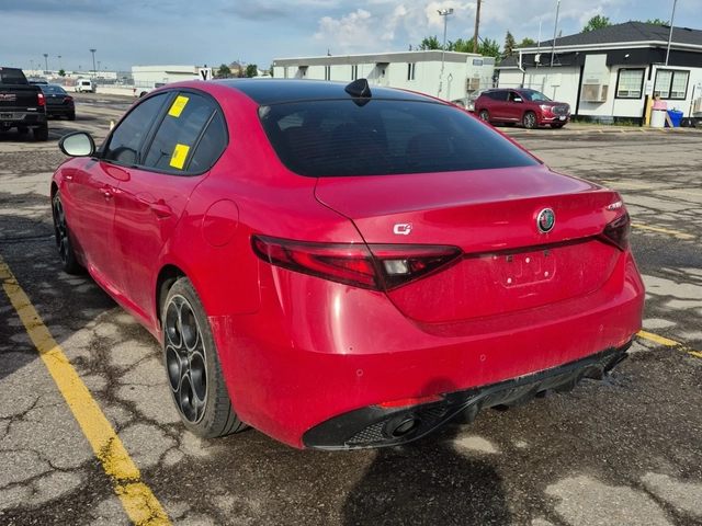 Alfa Romeo Giulia VELOCE/AWD/H&K/Distronic/RED Interior - автомобили, коли, обяви за нови и употребявани 3