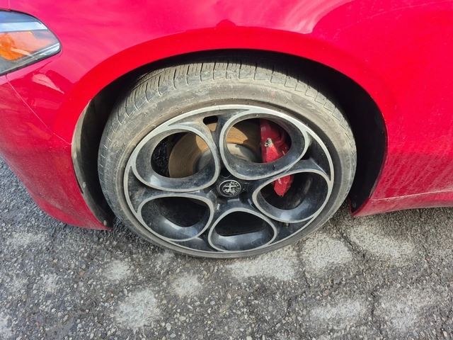 Alfa Romeo Giulia VELOCE/AWD/H&K/Distronic/RED Interior - автомобили, коли, обяви за нови и употребявани 5