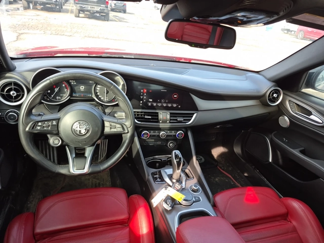Alfa Romeo Giulia VELOCE/AWD/H&K/Distronic/RED Interior - автомобили, коли, обяви за нови и употребявани 7