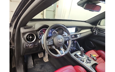 Alfa Romeo Giulia Veloce/AWD/H&K/Pano/Distronic/Red Interior - автомобили, коли, обяви за нови и употребявани 12