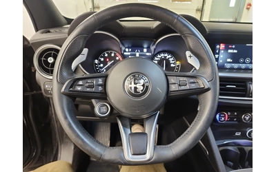 Alfa Romeo Giulia Veloce/AWD/H&K/Pano/Distronic/Red Interior - автомобили, коли, обяви за нови и употребявани 13