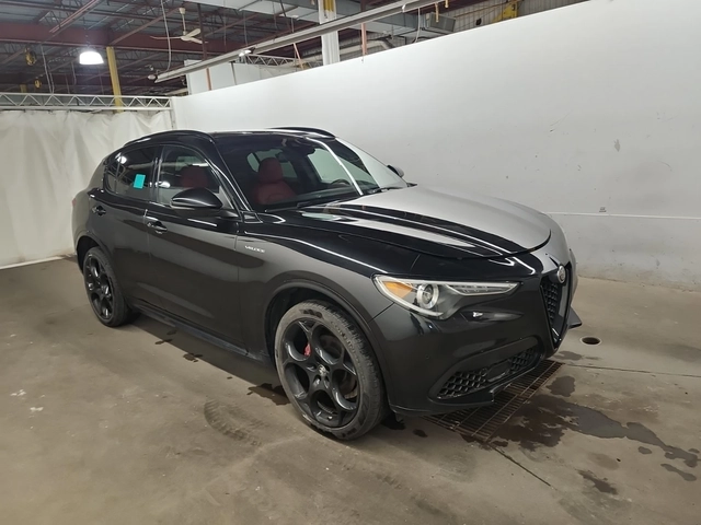 Alfa Romeo Giulia Veloce/AWD/H&K/Pano/Distronic/Red Interior - автомобили, коли, обяви за нови и употребявани 1