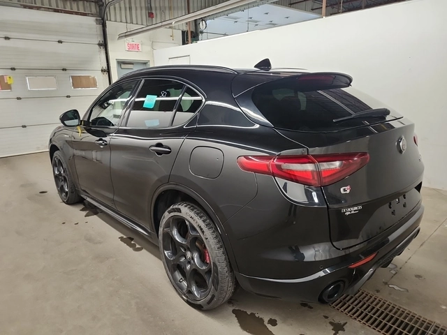 Alfa Romeo Giulia Veloce/AWD/H&K/Pano/Distronic/Red Interior - автомобили, коли, обяви за нови и употребявани 4