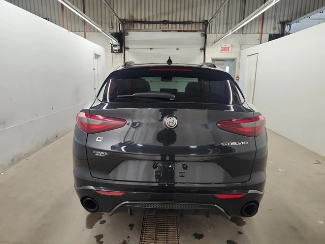 Alfa Romeo Giulia Veloce/AWD/H&K/Pano/Distronic/Red Interior - автомобили, коли, обяви за нови и употребявани 5
