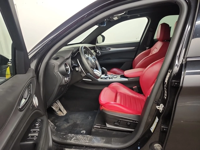 Alfa Romeo Giulia Veloce/AWD/H&K/Pano/Distronic/Red Interior - автомобили, коли, обяви за нови и употребявани 8