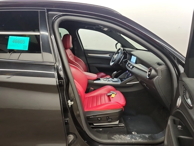 Alfa Romeo Giulia Veloce/AWD/H&K/Pano/Distronic/Red Interior - автомобили, коли, обяви за нови и употребявани 9