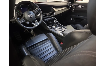 Alfa Romeo Giulia VELOCE/AWD/H&K/Distronic/Pano - автомобили, коли, обяви за нови и употребявани 12
