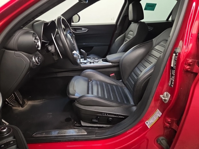 Alfa Romeo Giulia VELOCE/AWD/H&K/Distronic/Pano - автомобили, коли, обяви за нови и употребявани 8