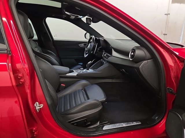 Alfa Romeo Giulia VELOCE/AWD/H&K/Distronic/Pano - автомобили, коли, обяви за нови и употребявани 9