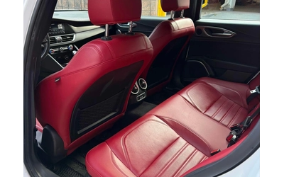 Alfa Romeo Giulia VELOCE/AWD/H&K/Distronic - автомобили, коли, обяви за нови и употребявани 11