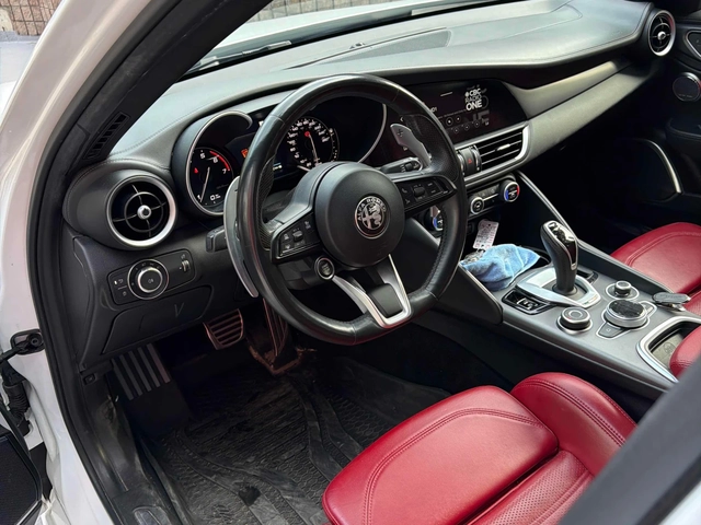 Alfa Romeo Giulia VELOCE/AWD/H&K/Distronic - автомобили, коли, обяви за нови и употребявани 12