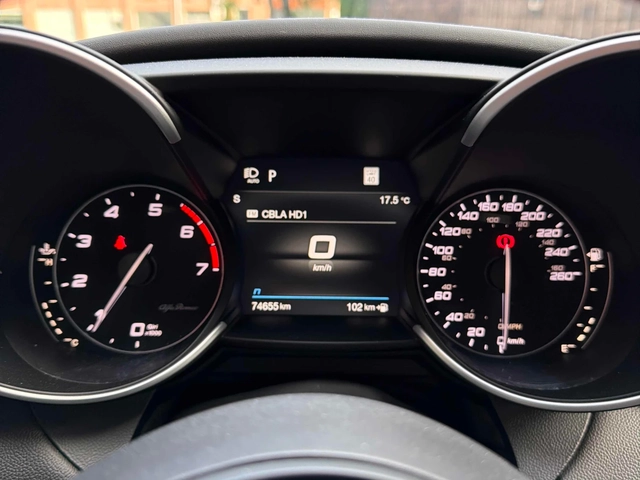 Alfa Romeo Giulia VELOCE/AWD/H&K/Distronic - автомобили, коли, обяви за нови и употребявани 13