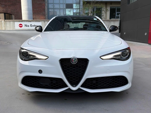 Alfa Romeo Giulia VELOCE/AWD/H&K/Distronic - автомобили, коли, обяви за нови и употребявани 1